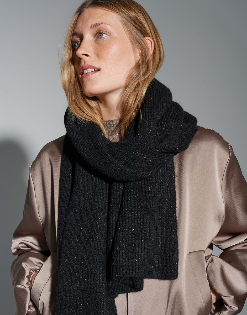 Ashiny scarf