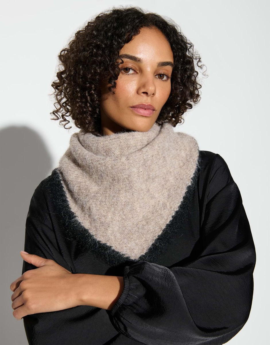 Amars scarf