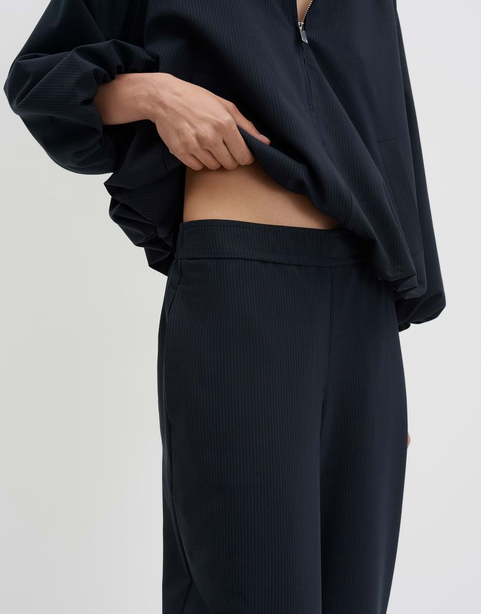 Charlie curved pinstripe