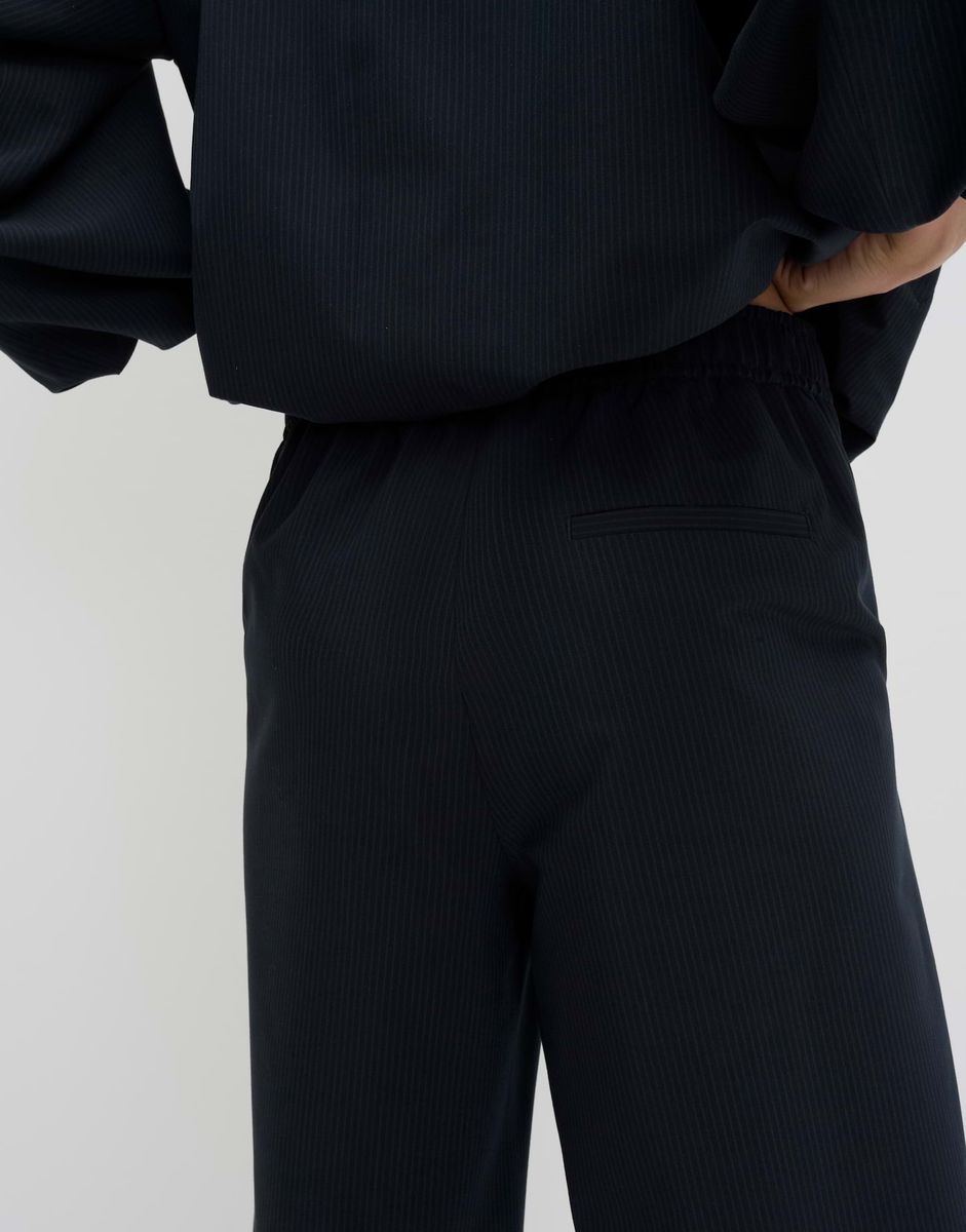 Charlie curved pinstripe
