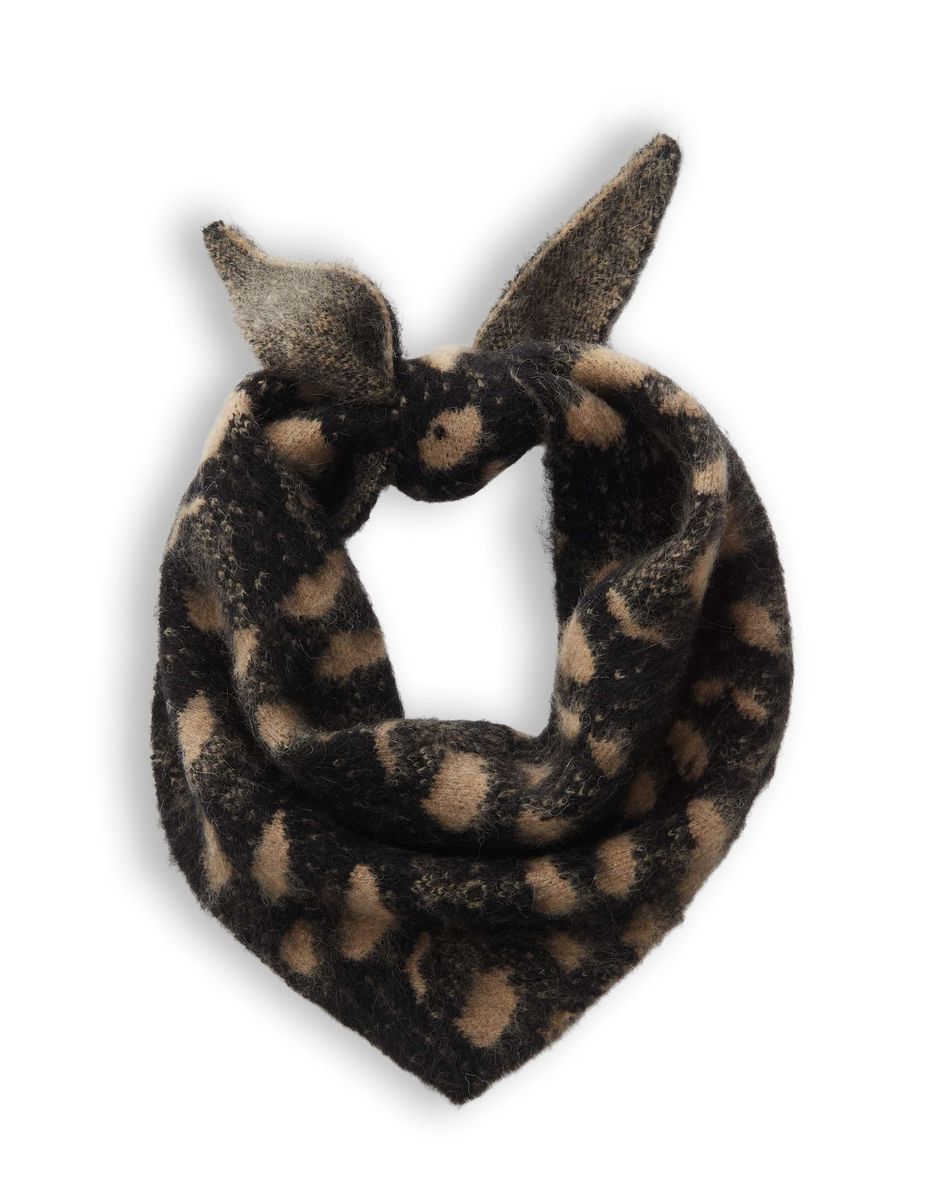 Afuzzy scarf