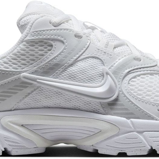 W NIKE V5 RNR