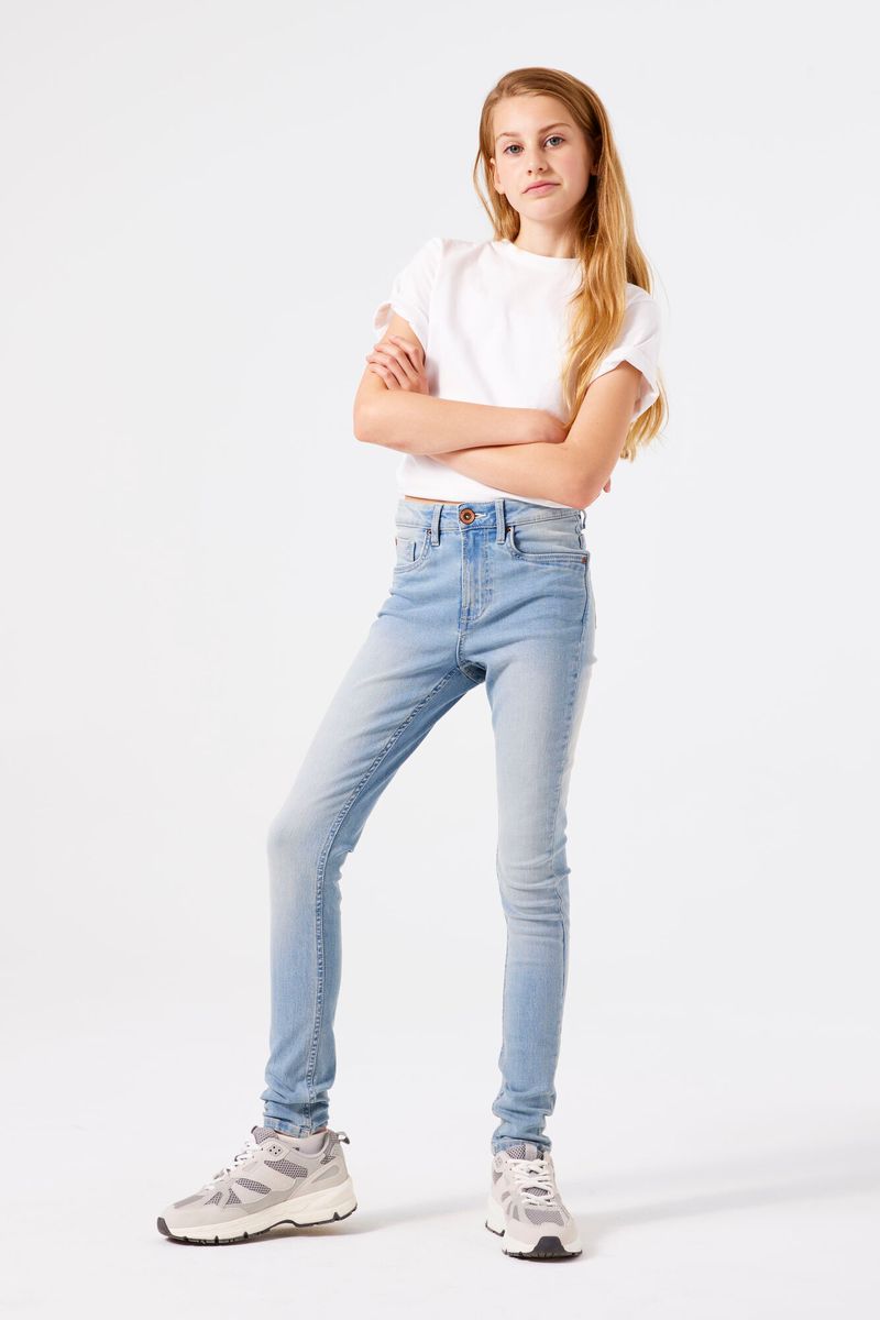 570 Rianna