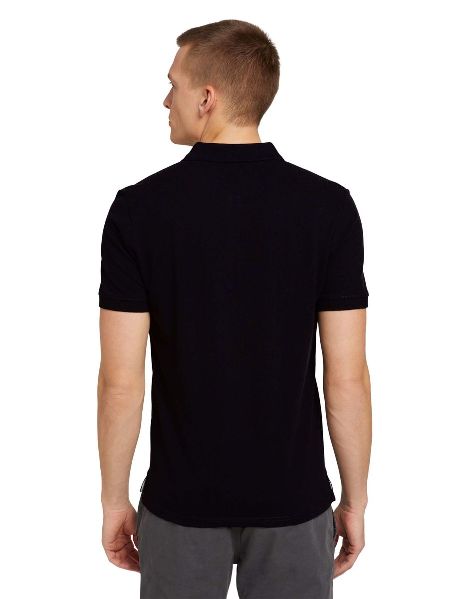 basic polo with contrast