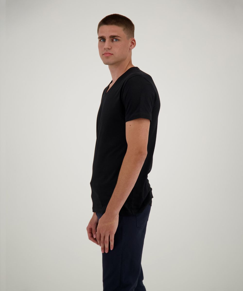 T-Shirt DP V-neck Body Fit
