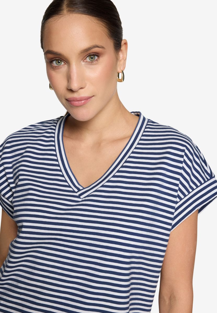 Shirt gestreift mit V-Ausschnitt