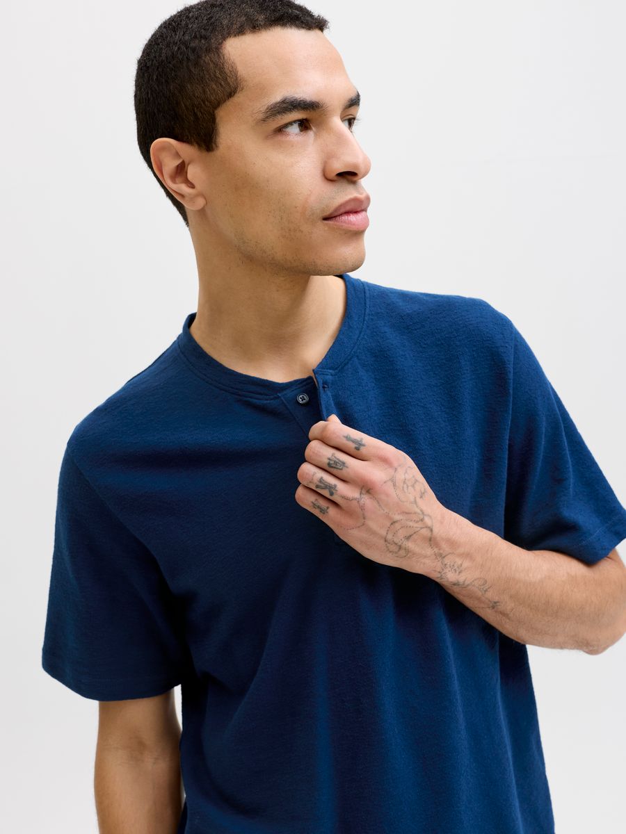 JPRBLULUCAS HENLEY SS TEE