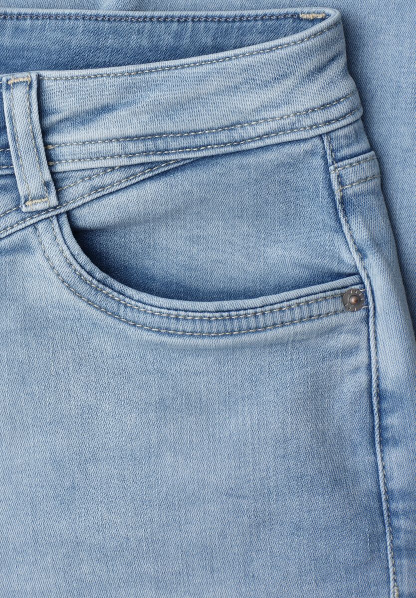 Slim Leg Bermuda mit Turn-Up-Detail