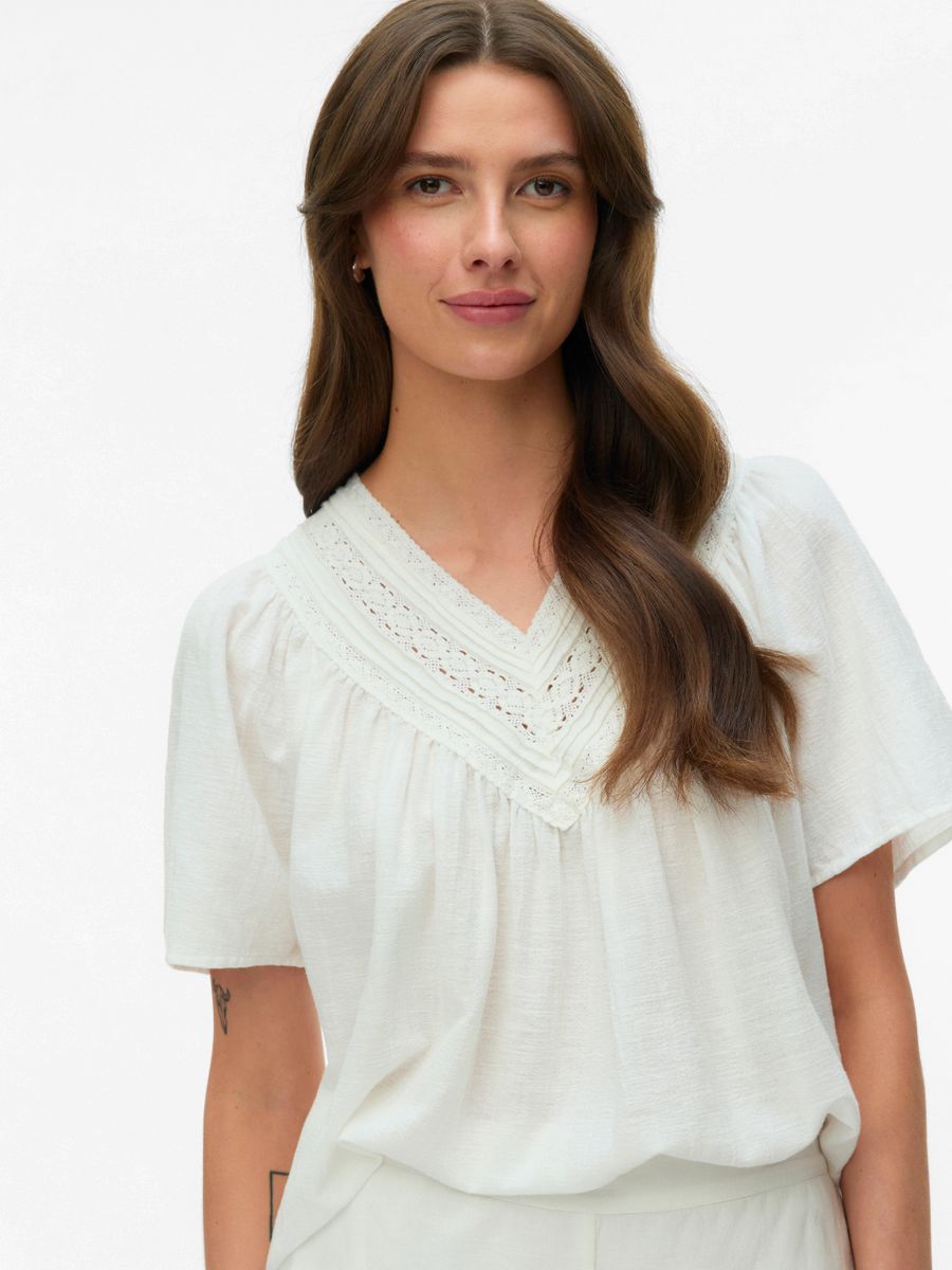 VMKARLA S/S V-NECK TOP WVN BTQ