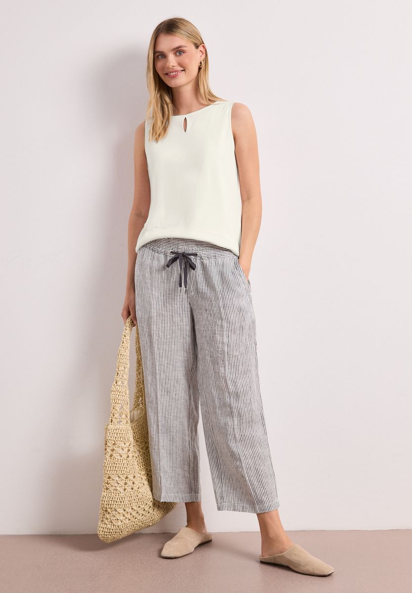 Top mit Rundhals und Cut-Out-Detail