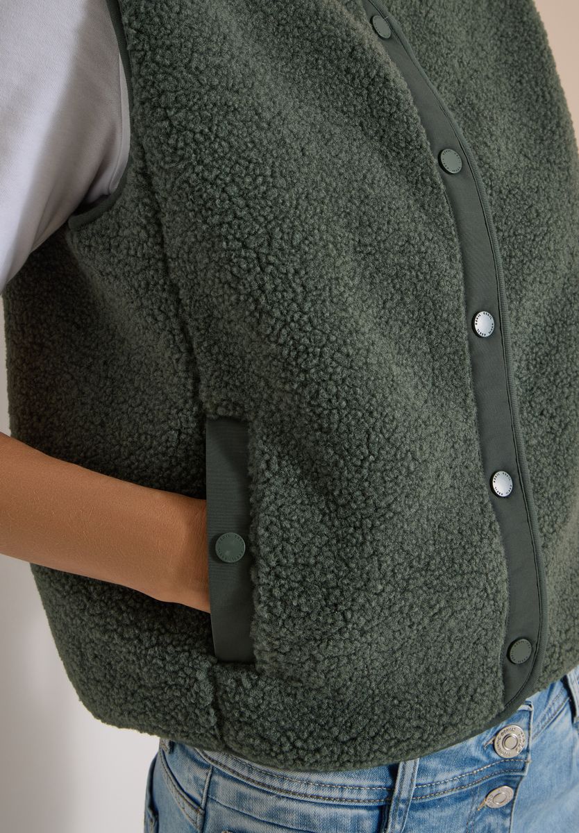 Teddy-Weste mit Softshelldetails