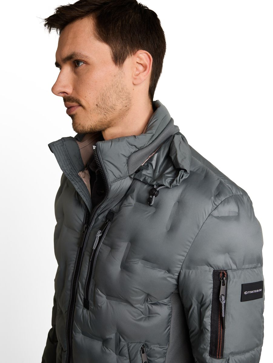 Hybrid Steppjacke mit verstaubarer Kapuze