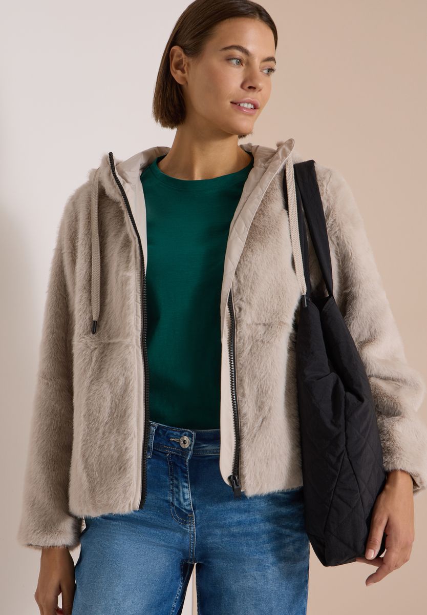 Fake Fur Jacke mit Softshelldetails