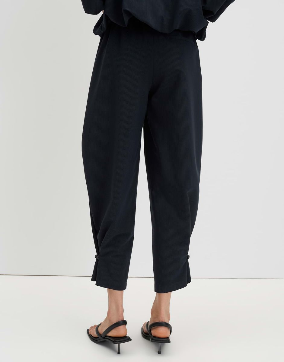 Charlie curved pinstripe