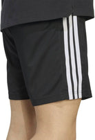 ADIDAS Herren Shorts WORKOUT ESSENTIALS BASE 3-STRIPES PIQUÉ SHORT 7 IN