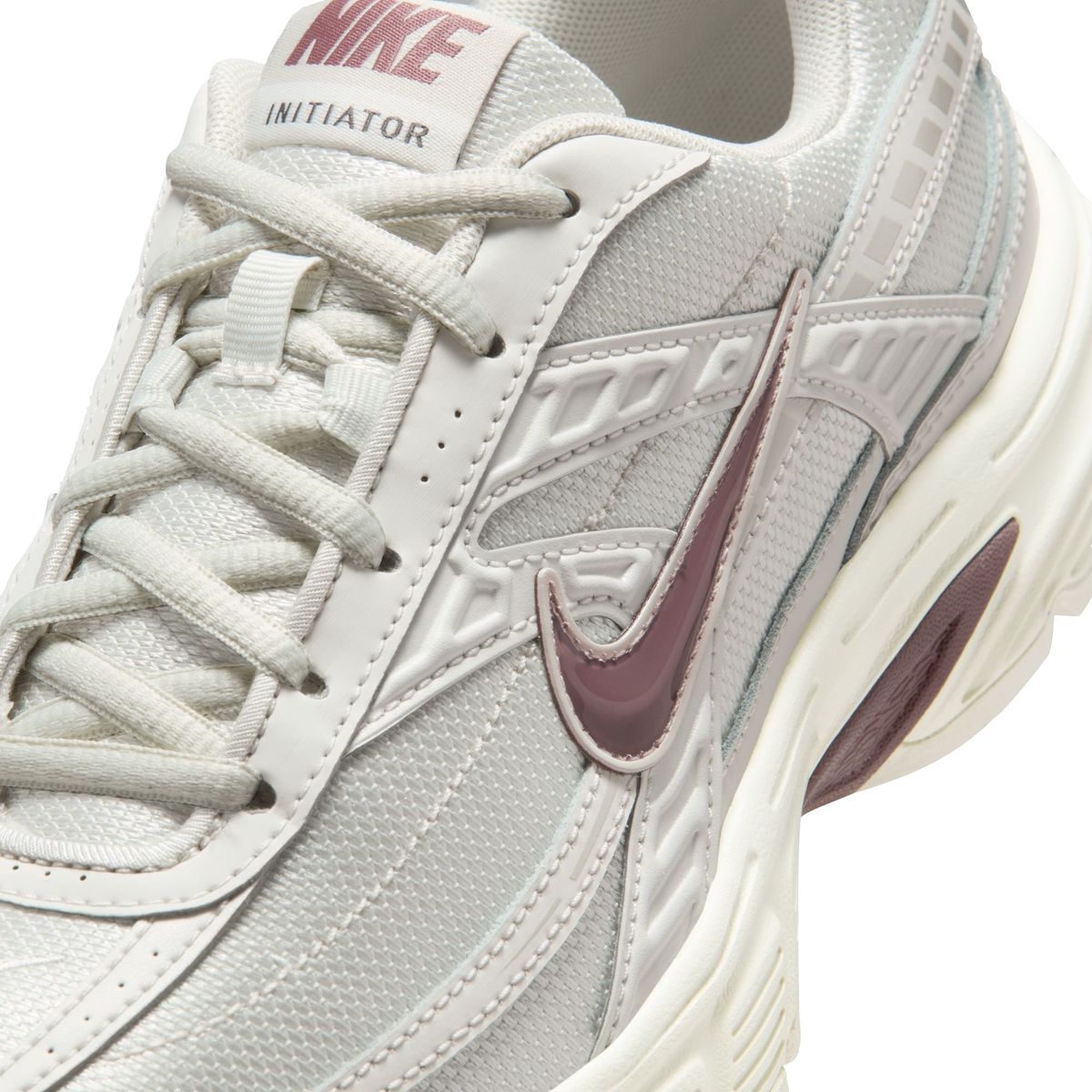 WMNS NIKE INITIATOR