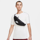 NIKE Kleintasche NK HERITAGE WAISTPACK - FA21
