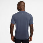 NIKE Herren Sweatshirt M NK DFADV STRIDE SS TOP