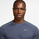 NIKE Herren Sweatshirt M NK DFADV STRIDE SS TOP