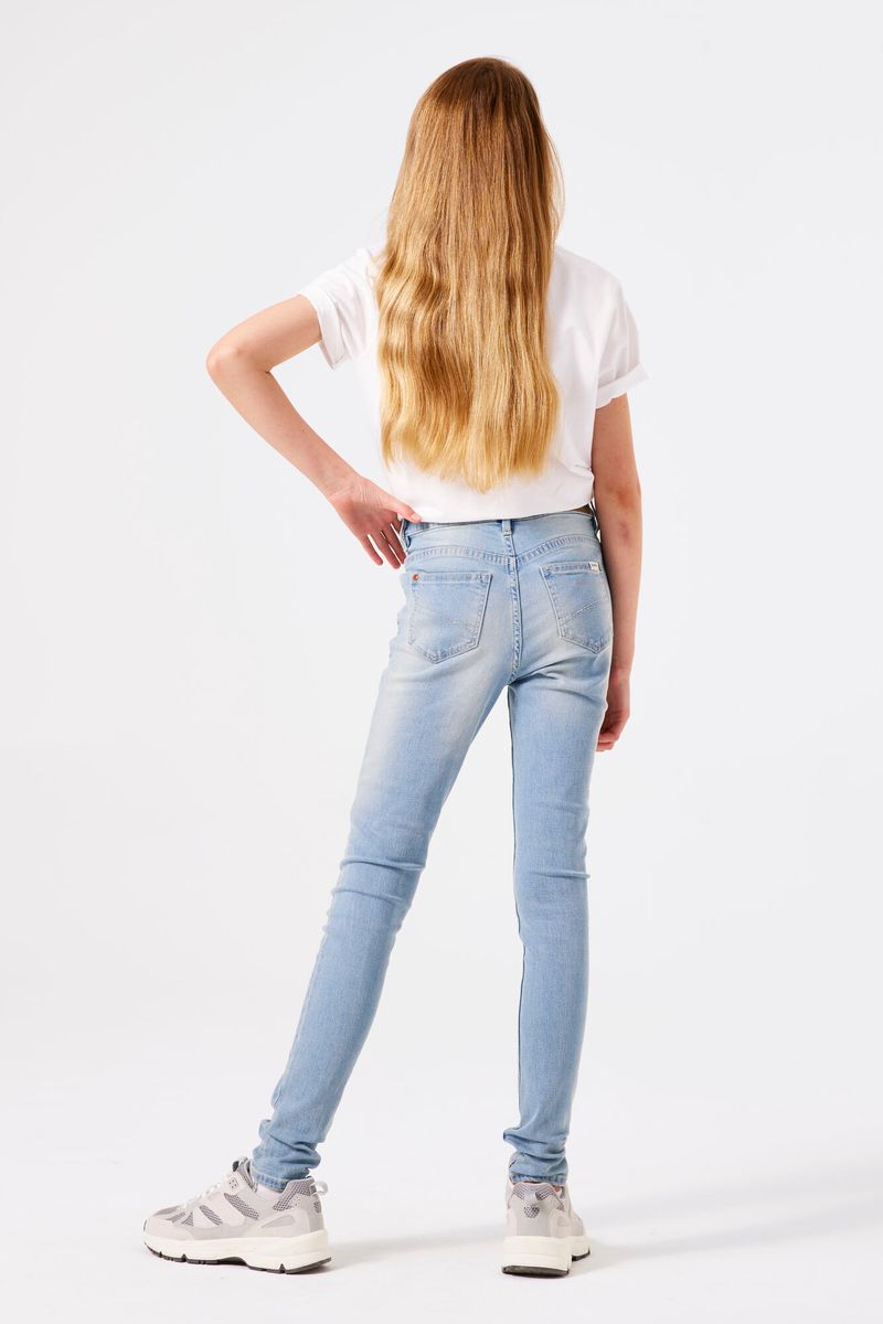 570 Rianna