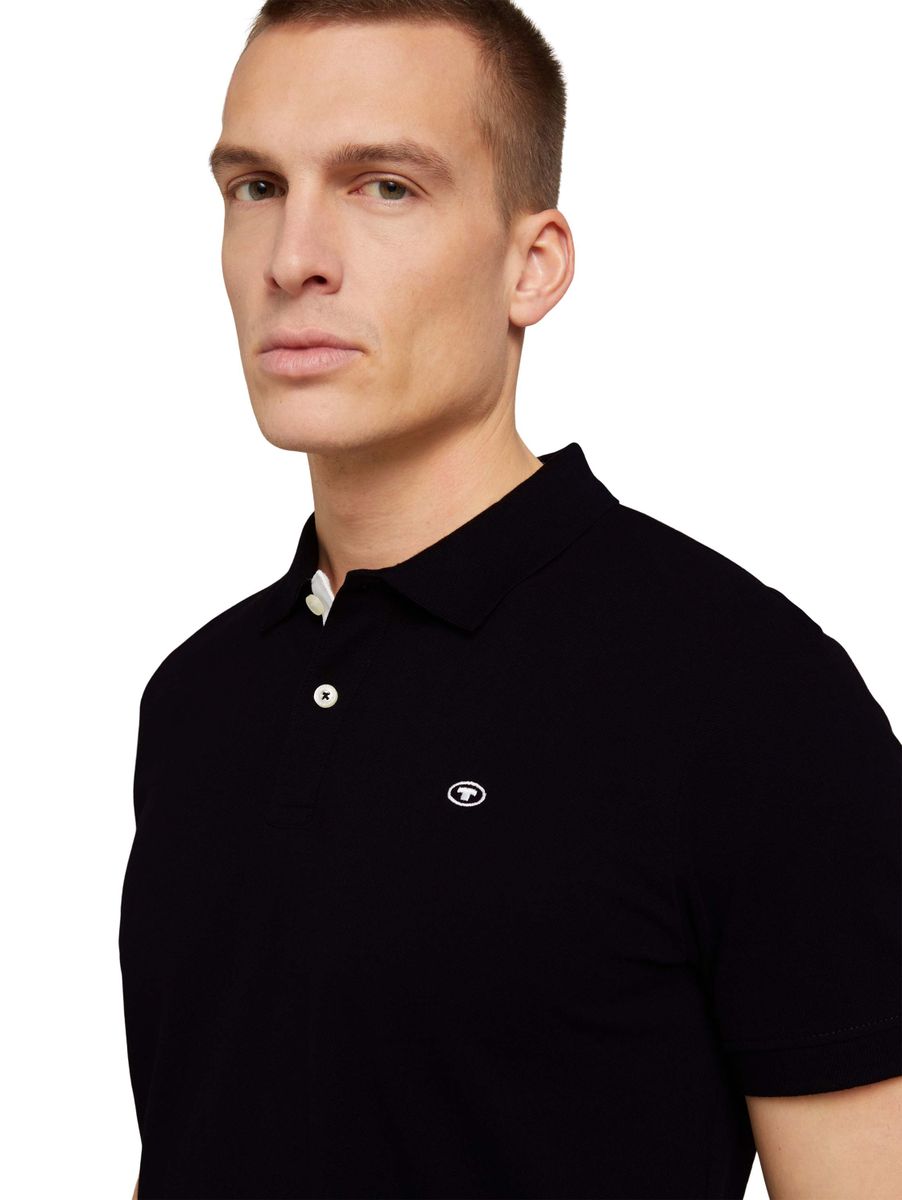 basic polo with contrast
