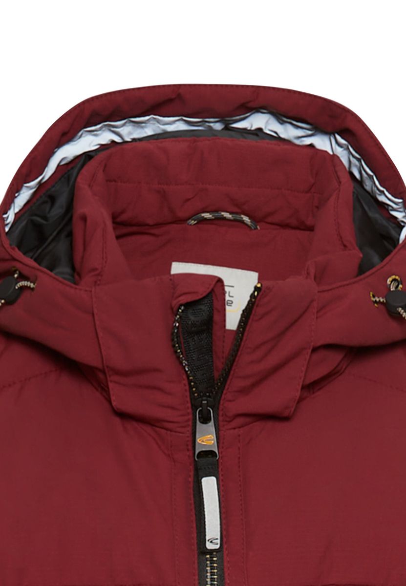 Winterjacke mit abnehmbarer Kapuze