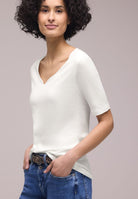 Basic T-Shirt mit Herzausschnitt