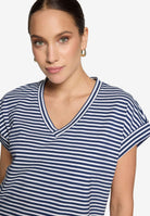 Shirt  gestreift mit V-Ausschnitt