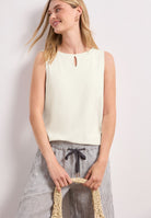 Top mit Rundhals und Cut-Out-Detail