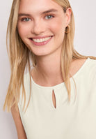 Top mit Rundhals und Cut-Out-Detail