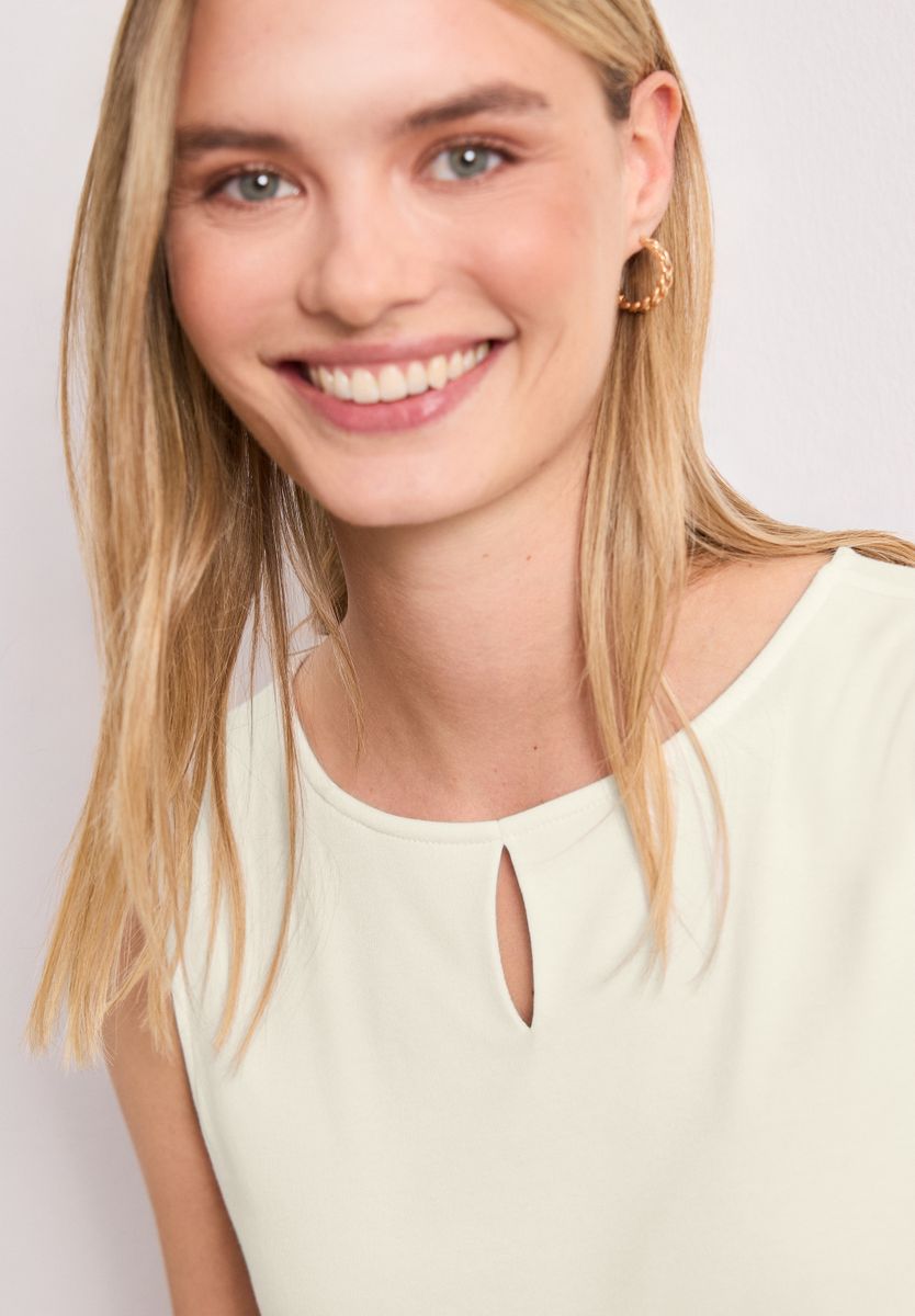Top mit Rundhals und Cut-Out-Detail