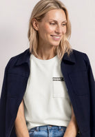 T-Shirt mit dekorativer Brusttasche