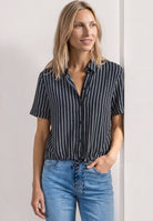 Kurzarm Hemdbluse mit Streifenmuster
