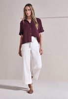 Kurzarm Hemdbluse mit Turn-Up-Details