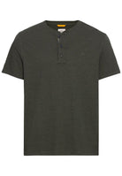 Kurzarm Henley-Shirt mit geripptem Kragen