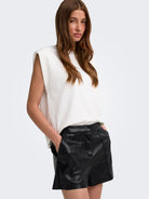 ONLTRICIA FAUX LEATHER SHORTS OTW N