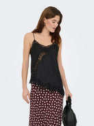 JDYFIFI S/L ASYM LACE SINGLET WVN NOOS