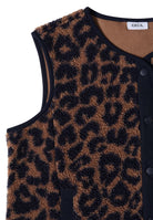 Teddy-Weste mit Softshelldetails und Leo-Muster