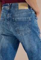 Mid Waist Slim Leg Jeans im Casual Fit