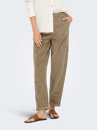 ONLFLORA MW ELA CORD CAROT PANT PNT NOOS