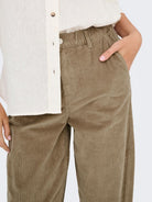 ONLFLORA MW ELA CORD CAROT PANT PNT NOOS