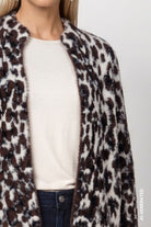 Flauschige Leo-Strickjacke