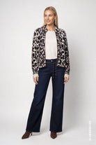 Flauschige Leo-Strickjacke