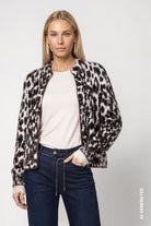 Flauschige Leo-Strickjacke