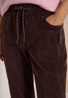 Mid Waist Slim Leg Hose im Casual Fit