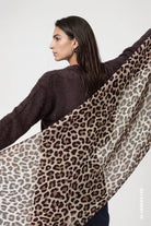 Schal mit Leoprint