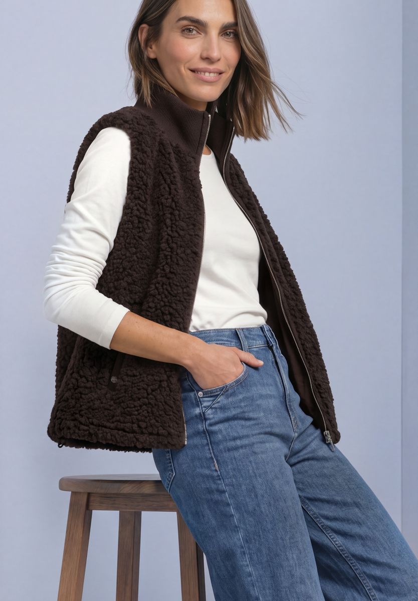 Fake Fur Weste mit Strickdetails