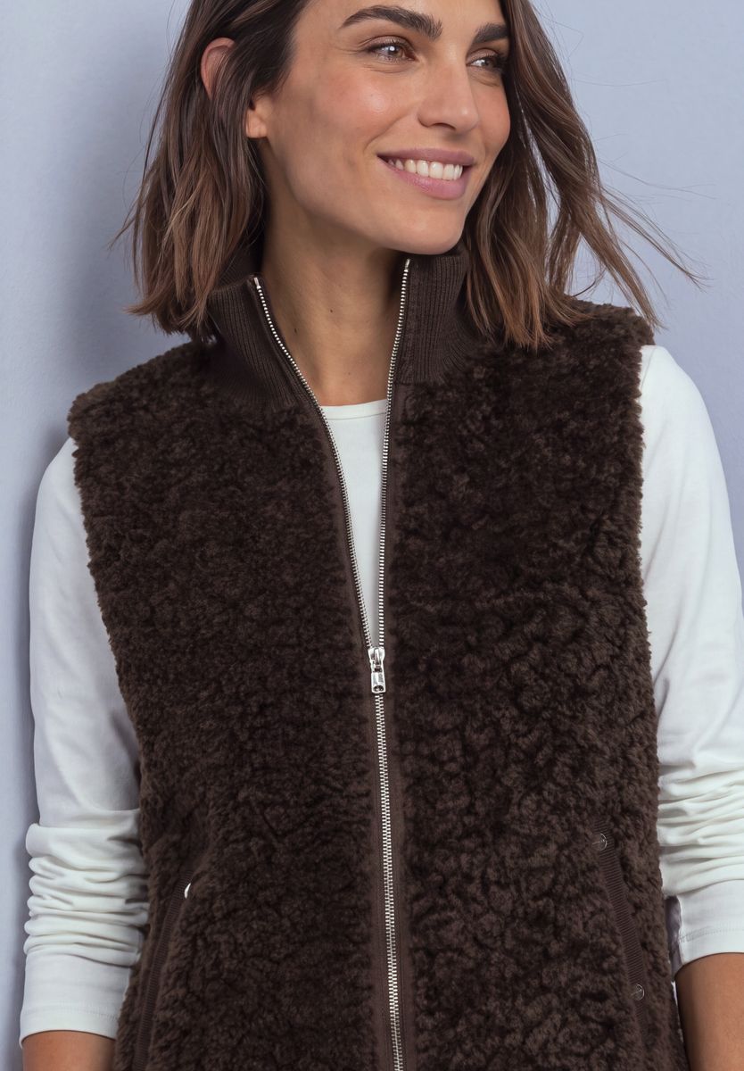 Fake Fur Weste mit Strickdetails