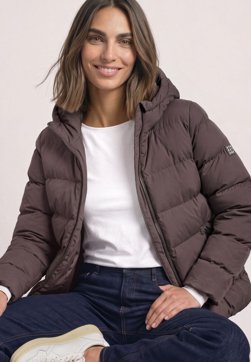 Kurze Jacke mit geklebter Steppung