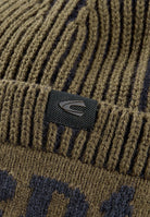 Strickmütze mit Schriftzug